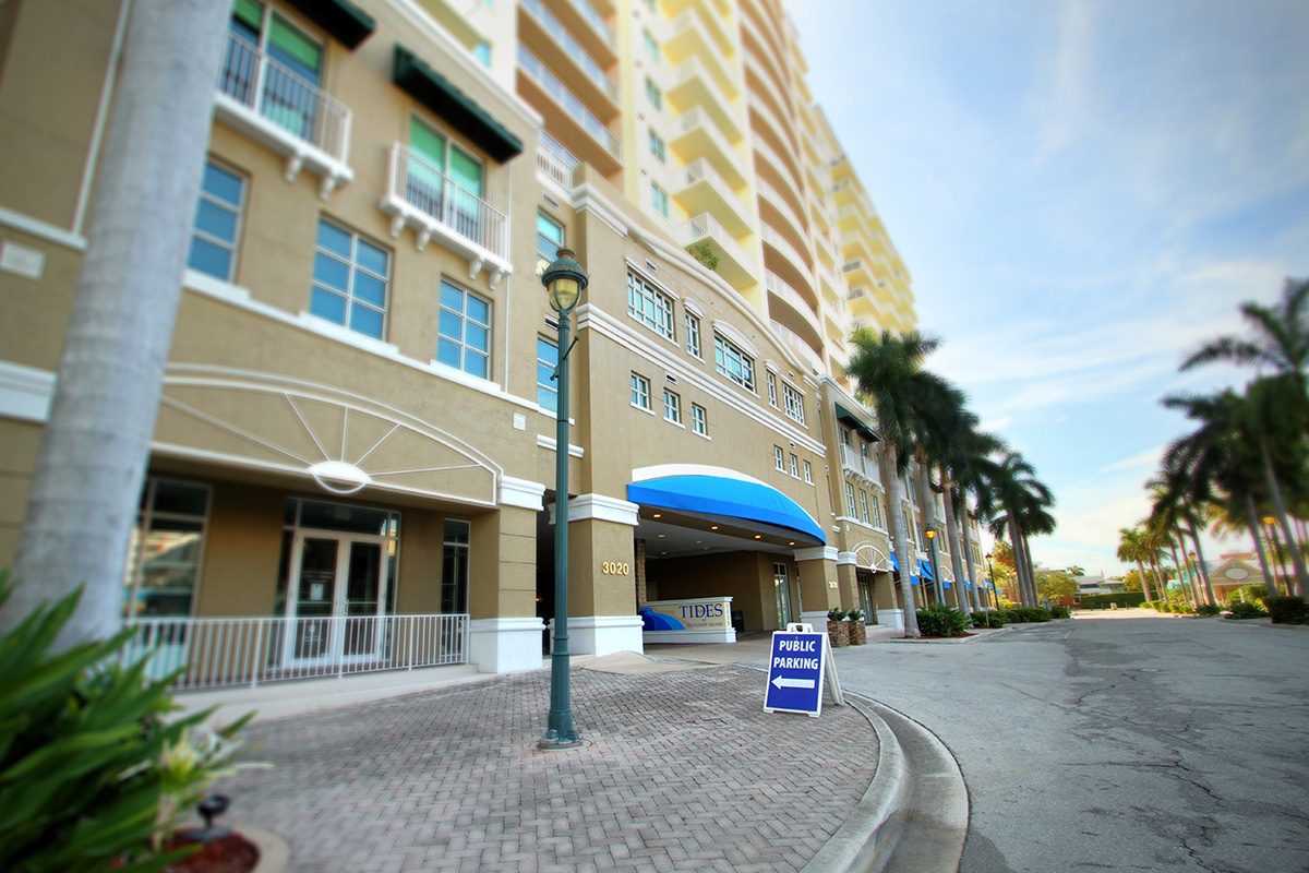Exterior of the Raul Cook, DDS office building in Fort Lauderdale