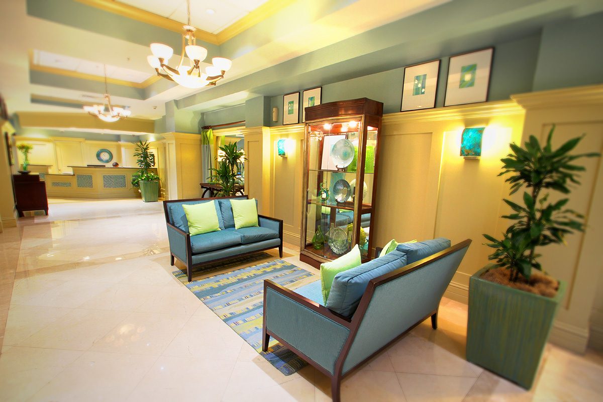 Comfortable waiting lounge at the Raul Cook, DDS office
