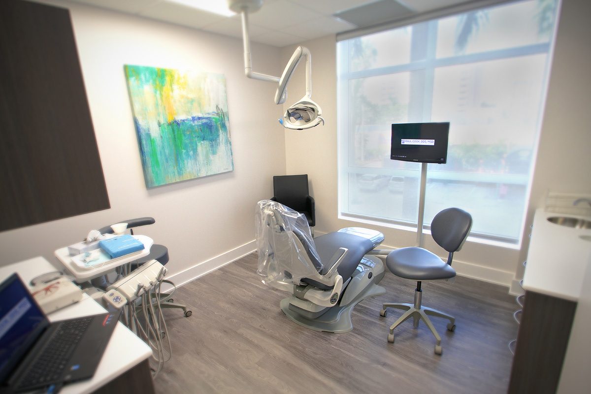 Front reception desk at the Raul Cook, DDS office